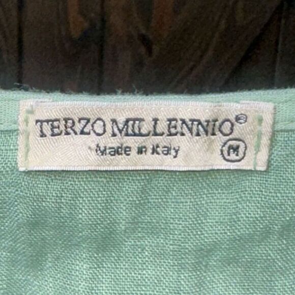 TERZO MILLENNIO Linen Hi-Lo Eyelet Hem Tunic Top - Picture 3 of 4